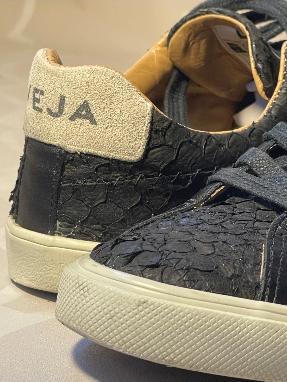 Veja Esplar Bastille Black Tilapia Leather Sneakers Fish Scale Print Low Top